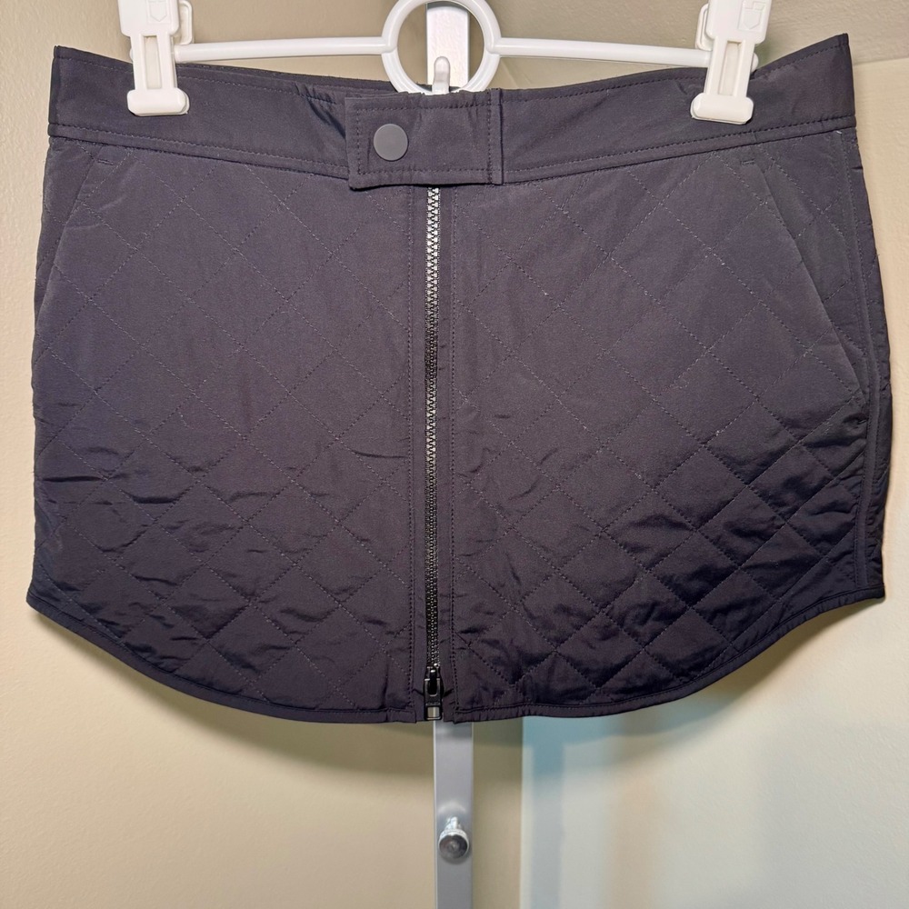 Athleta Toasty Buns Insulated Skirt Black‎ Quilted Mini Zip Front Womens Size 4